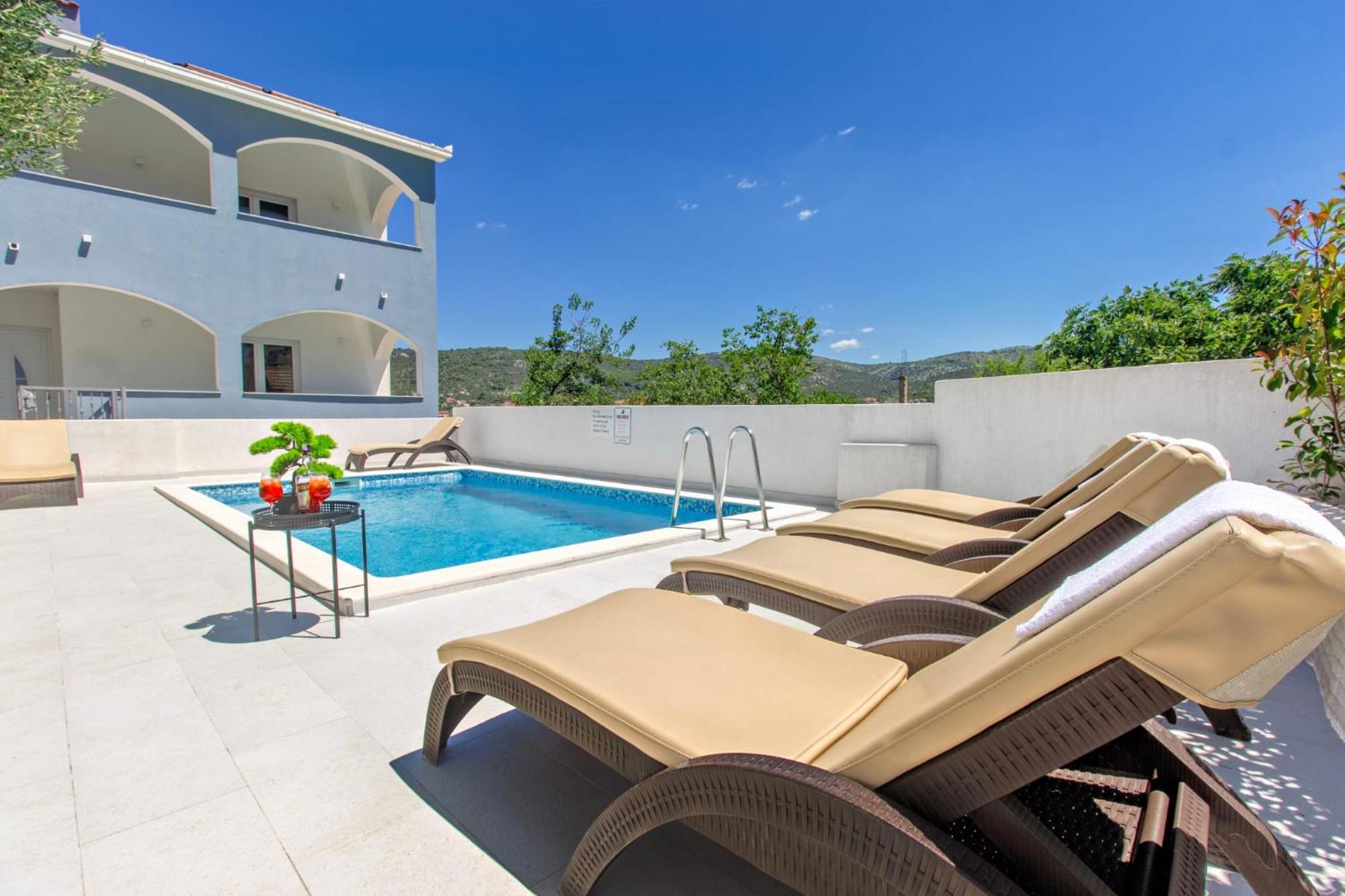Villa Dalmatian Child With Swimming Pool, Close To The Beach Vinišće Exterior foto