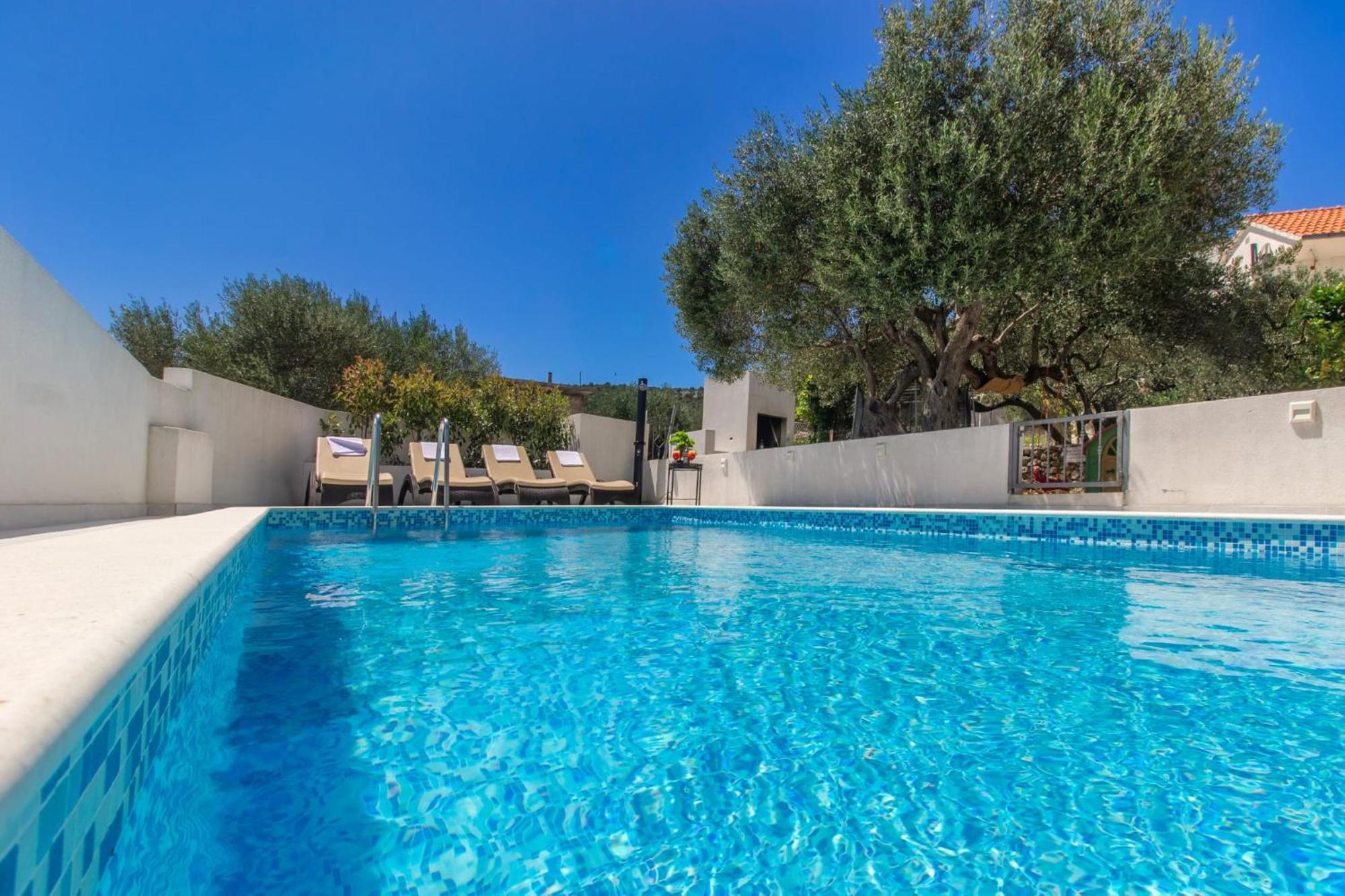 Villa Dalmatian Child With Swimming Pool, Close To The Beach Vinišće Exterior foto