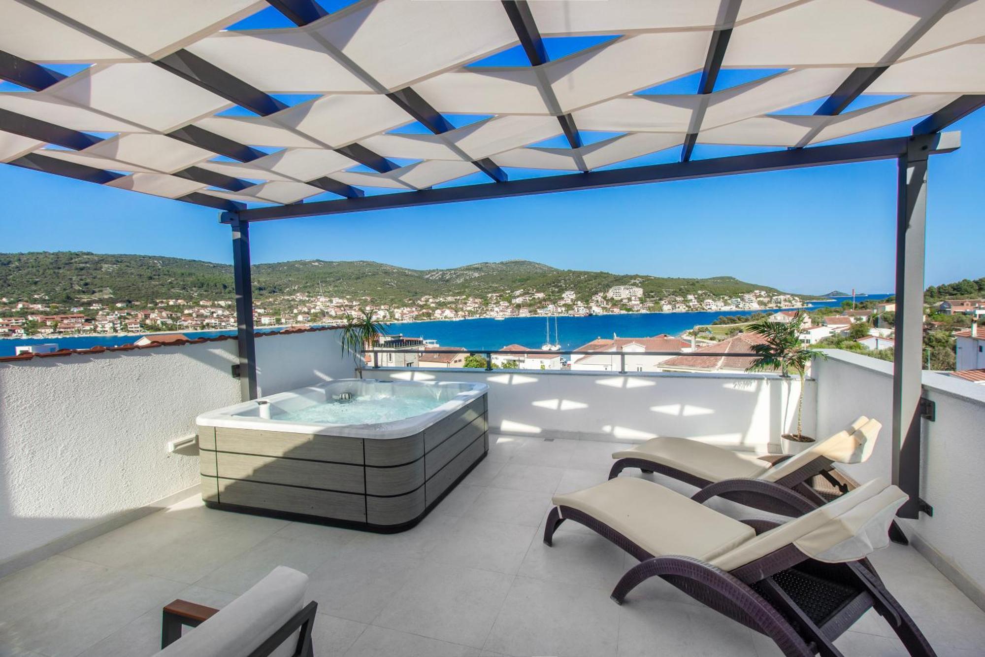 Villa Dalmatian Child With Swimming Pool, Close To The Beach Vinišće Exterior foto